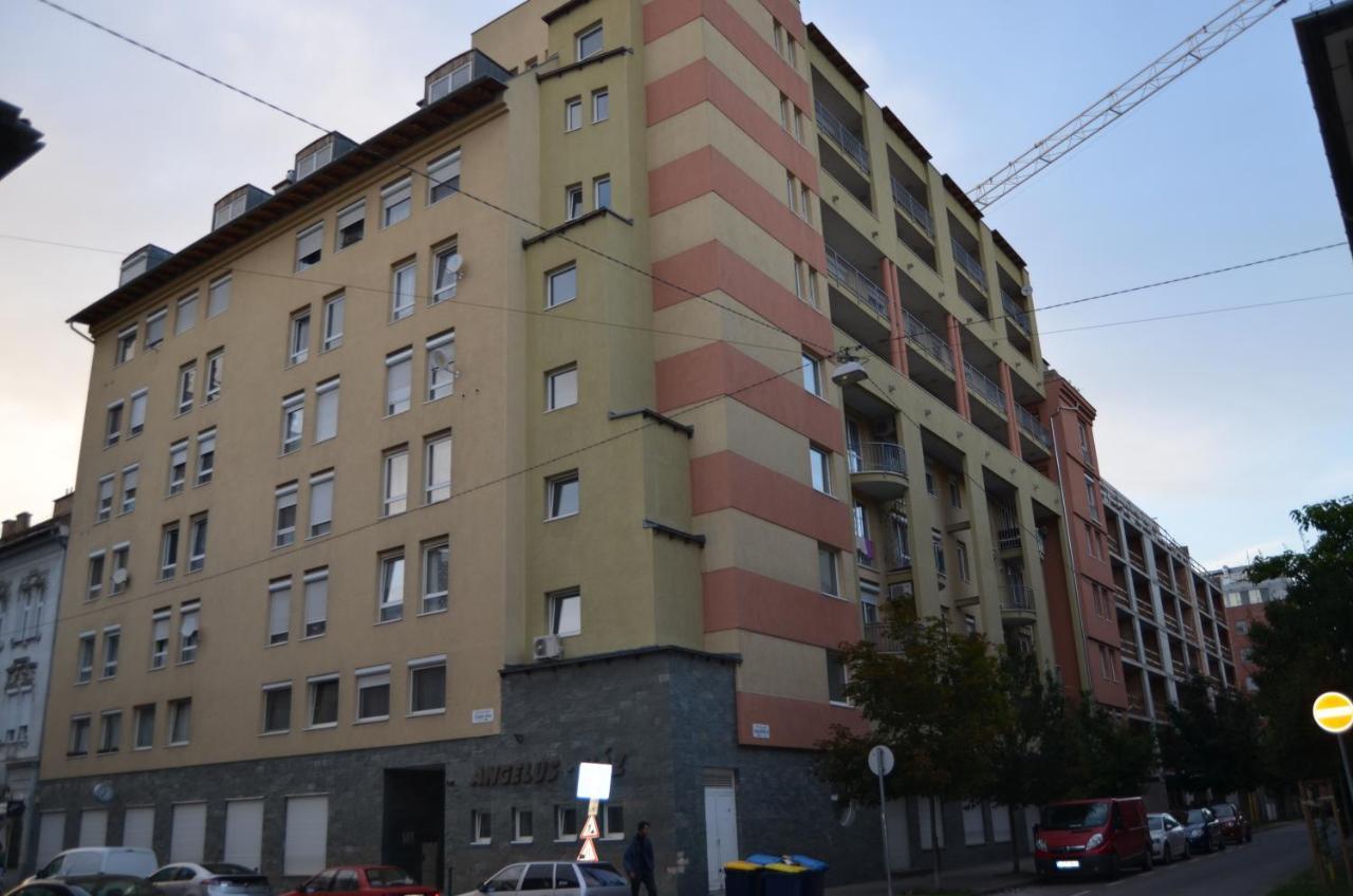 Flat At The Edge Of The Center + Parking Apartment Будапеща Екстериор снимка